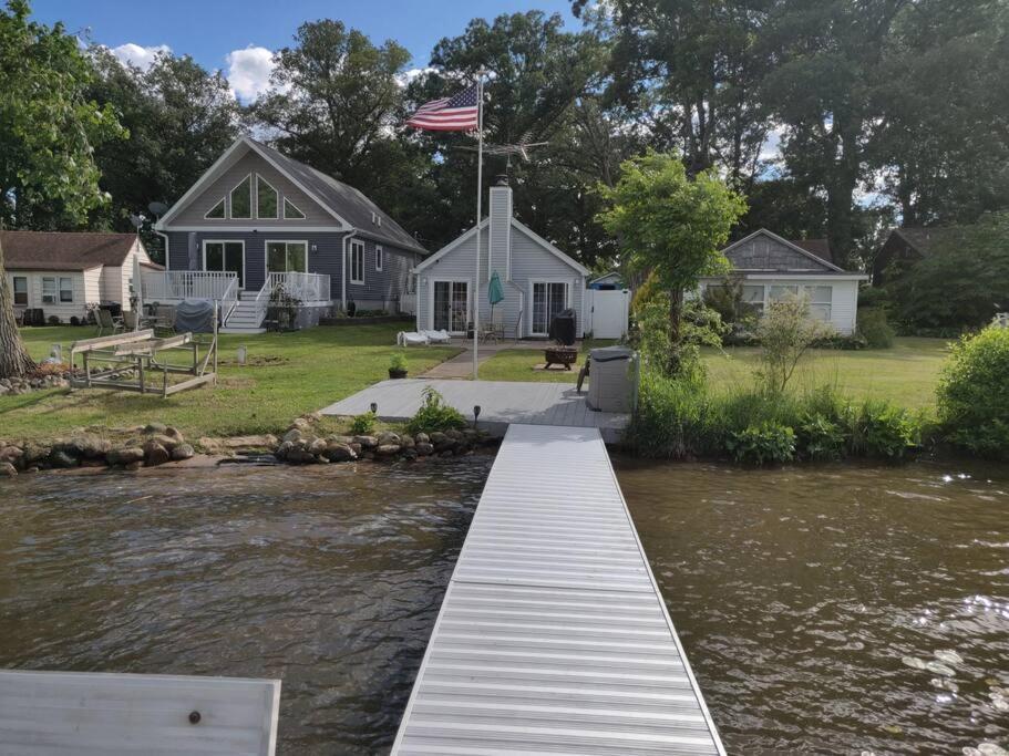 Вилла Lakeside Matteson Lakeside Stargazer With A Dock And Swim Area Colon Экстерьер фото