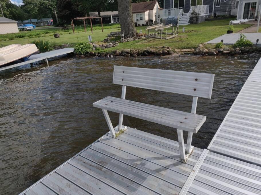 Вилла Lakeside Matteson Lakeside Stargazer With A Dock And Swim Area Colon Экстерьер фото