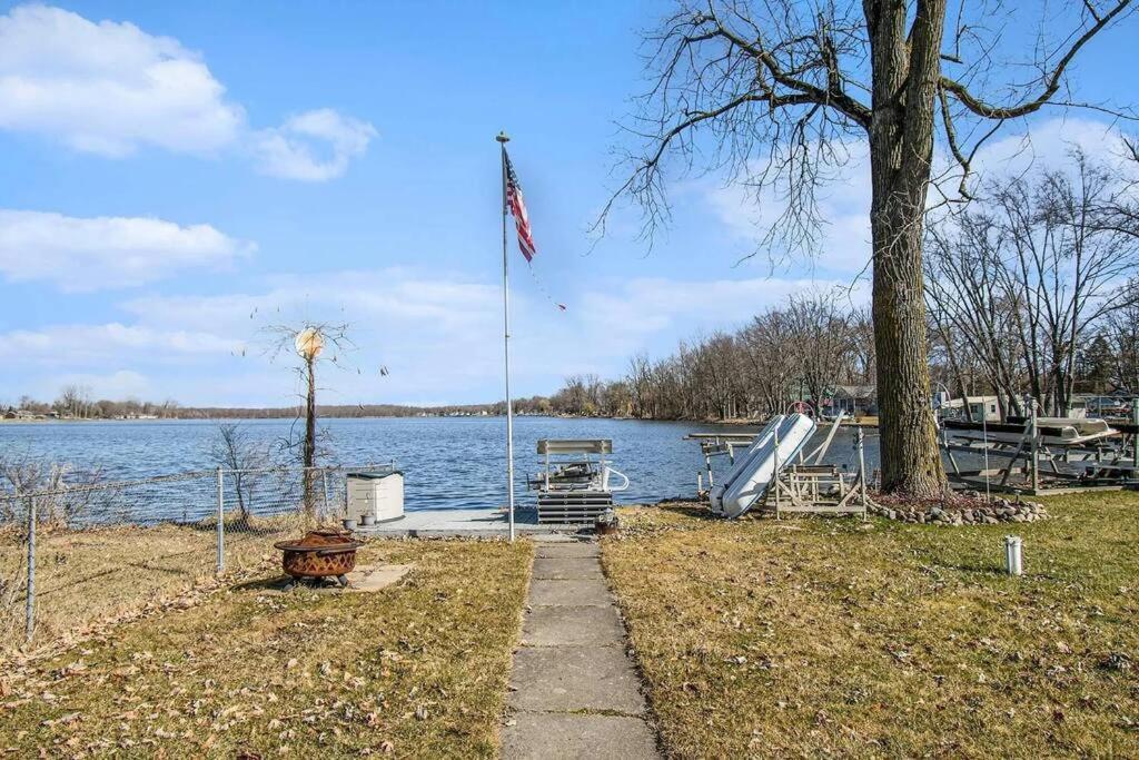 Вилла Lakeside Matteson Lakeside Stargazer With A Dock And Swim Area Colon Экстерьер фото