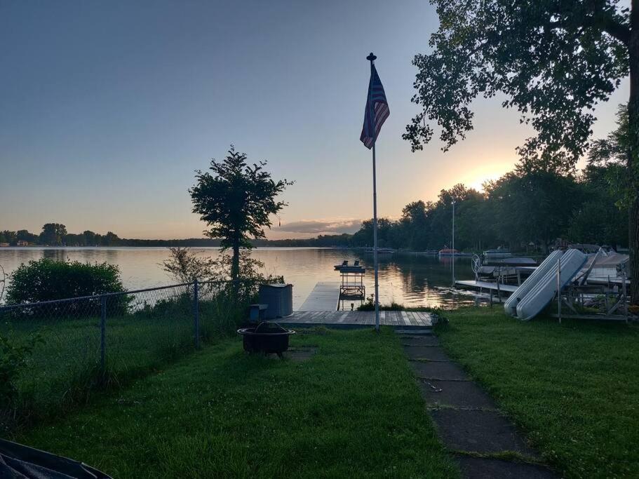 Вилла Lakeside Matteson Lakeside Stargazer With A Dock And Swim Area Colon Экстерьер фото