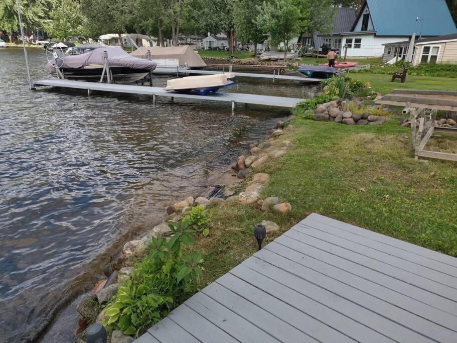 Вилла Lakeside Matteson Lakeside Stargazer With A Dock And Swim Area Colon Экстерьер фото